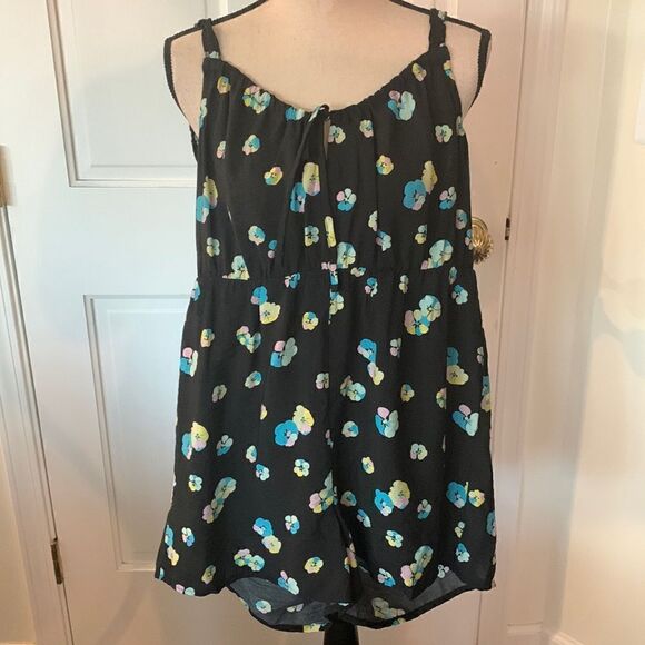 NORDSTROM’S BP LABEL BLACK FLORAL ROMPER - Picture 2 of 9